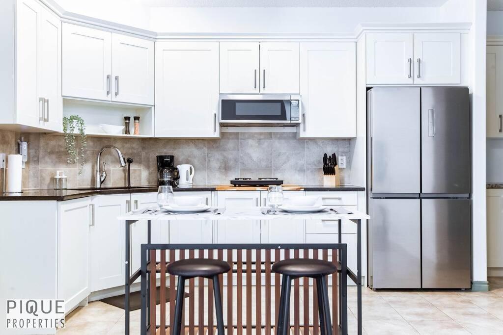 Spacious Bright - Sleep 2 - Long - Nflx&wifi Apartment