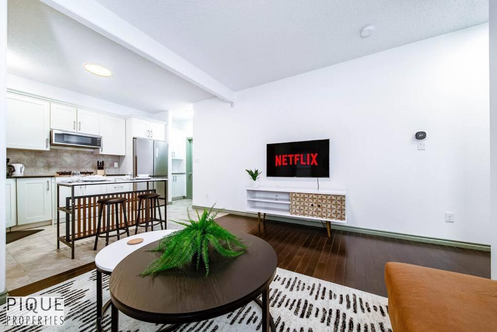Spacious Bright - Sleep 2 - Long - Nflx&wifi Apartment *