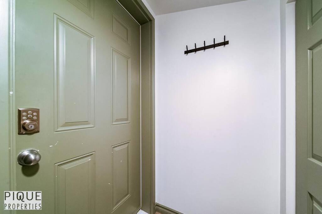 Spacious Bright - Sleep 2 - Long - Nflx&wifi Apartment Edmonton