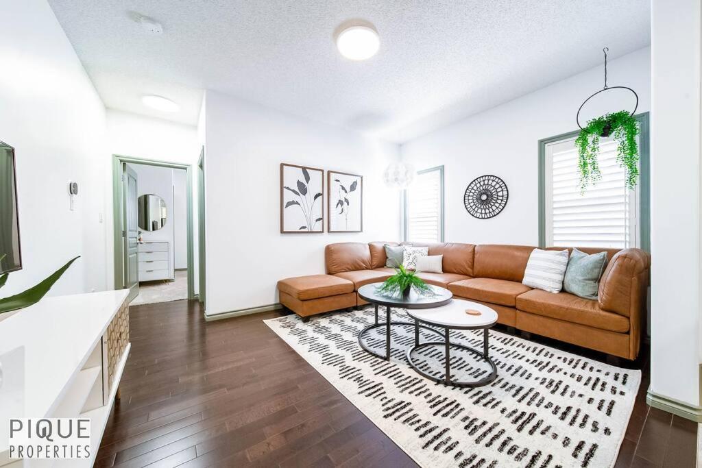 Spacious Bright - Sleep 2 - Long - Nflx&wifi Apartment *